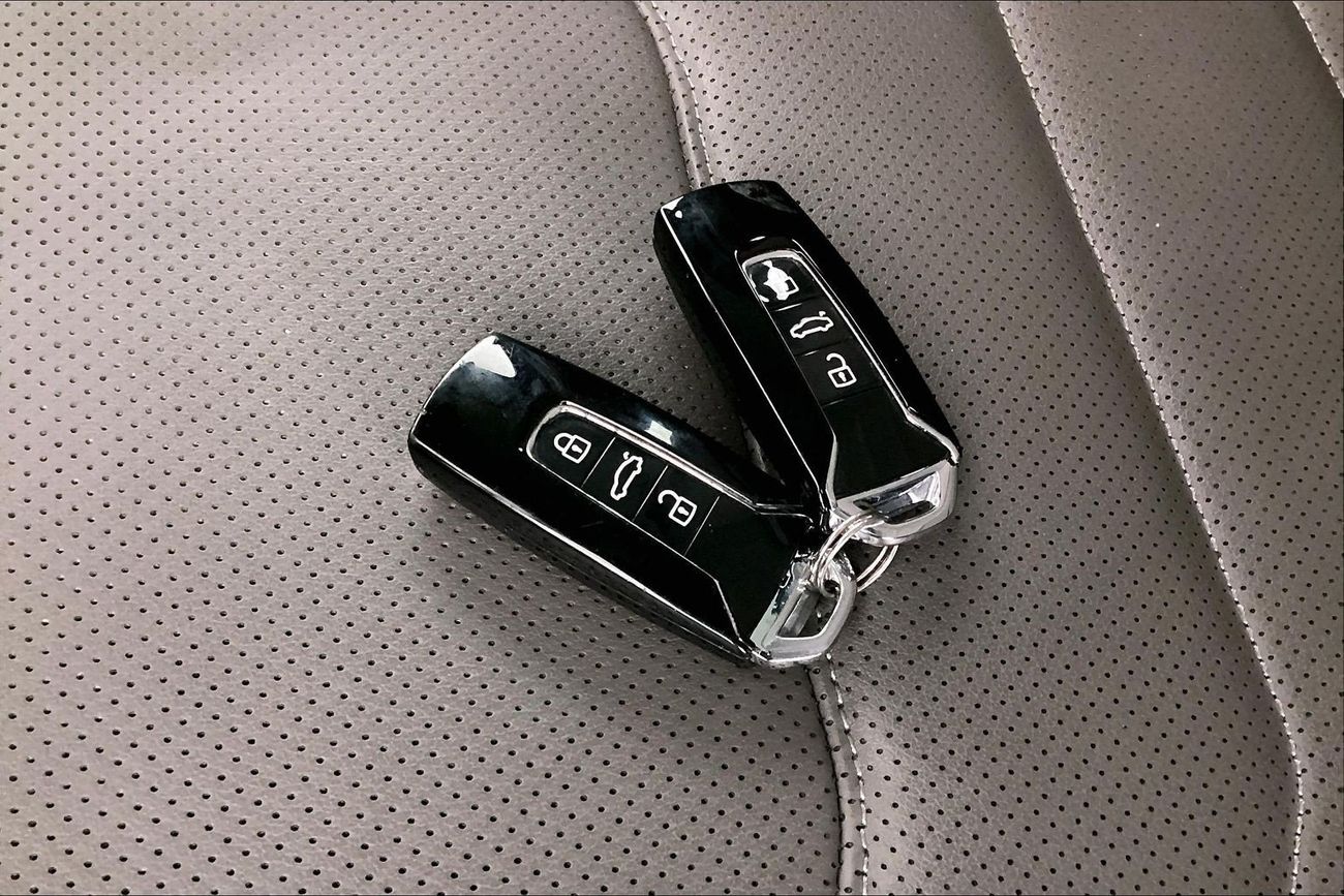 Volkswagen Touareg R-Line | Guaranteed Warranty | 0 Down Payment