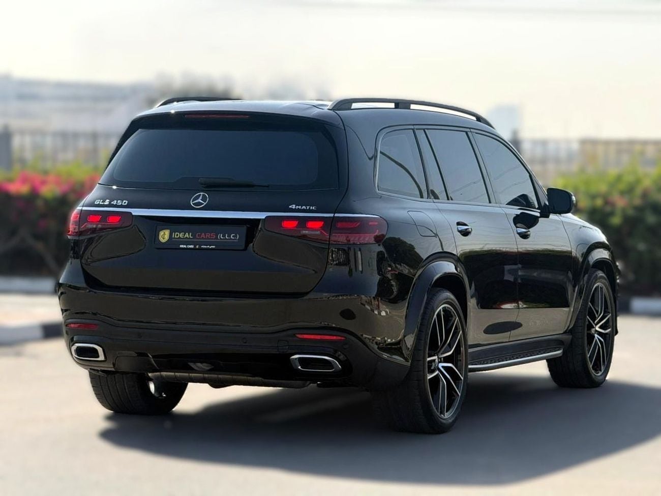 Mercedes Benz GLS450 4MATIC l MERCEDES GLS 450 l GCC SPECS l UNDER WARRANTY AND SERVICE CONTRACT l YEAR 2025 l
