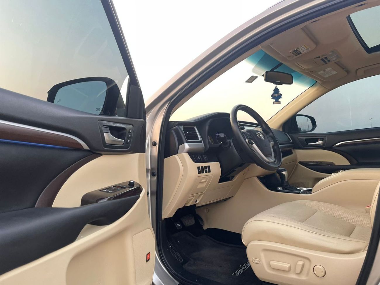 تويوتا هايلاندر 2016 Toyota Highlander Limited Edition 3.5L V6 Full Option 7 Seater - With Radar Leather Electric se