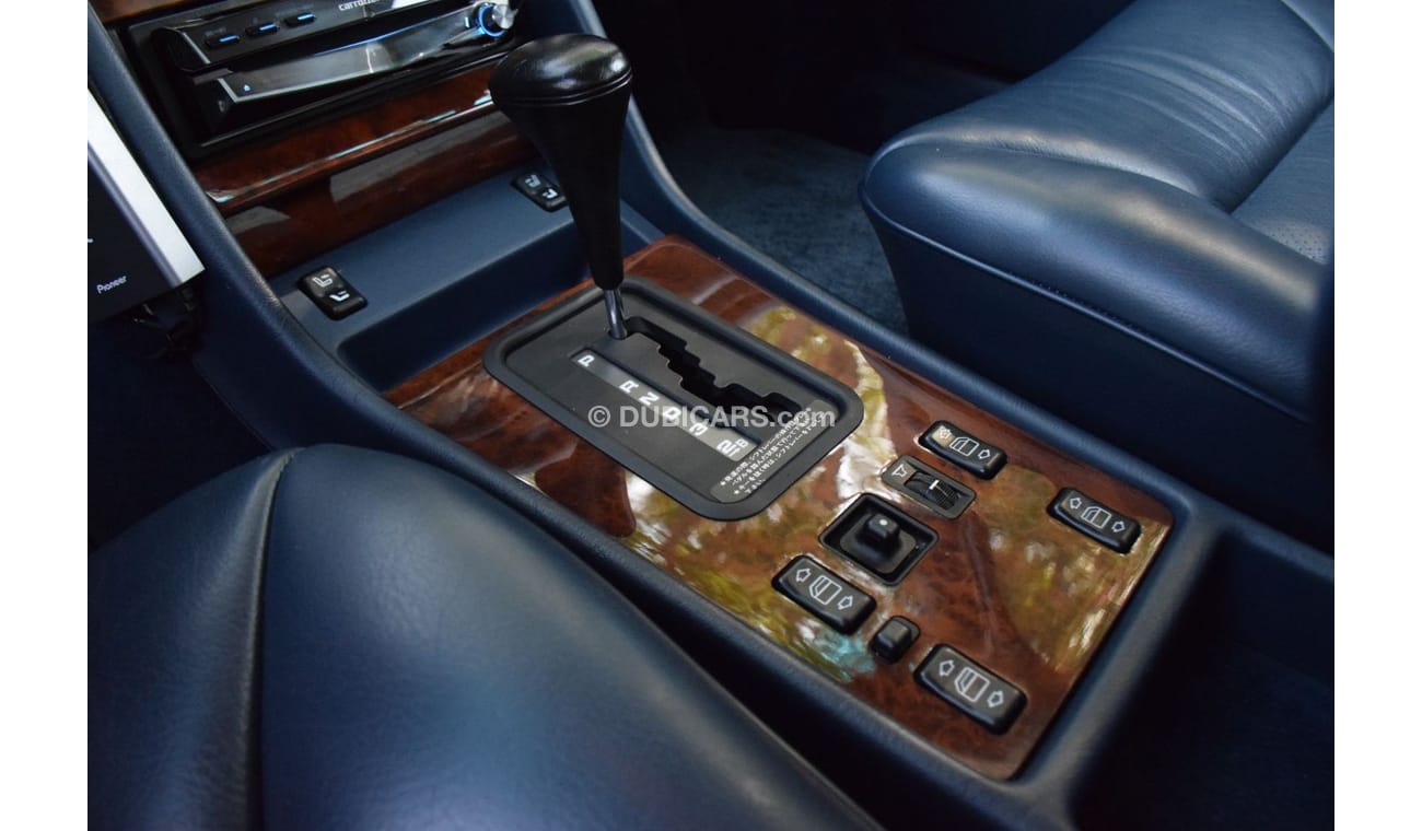 Mercedes-Benz 560 Original Paint & Low Milage