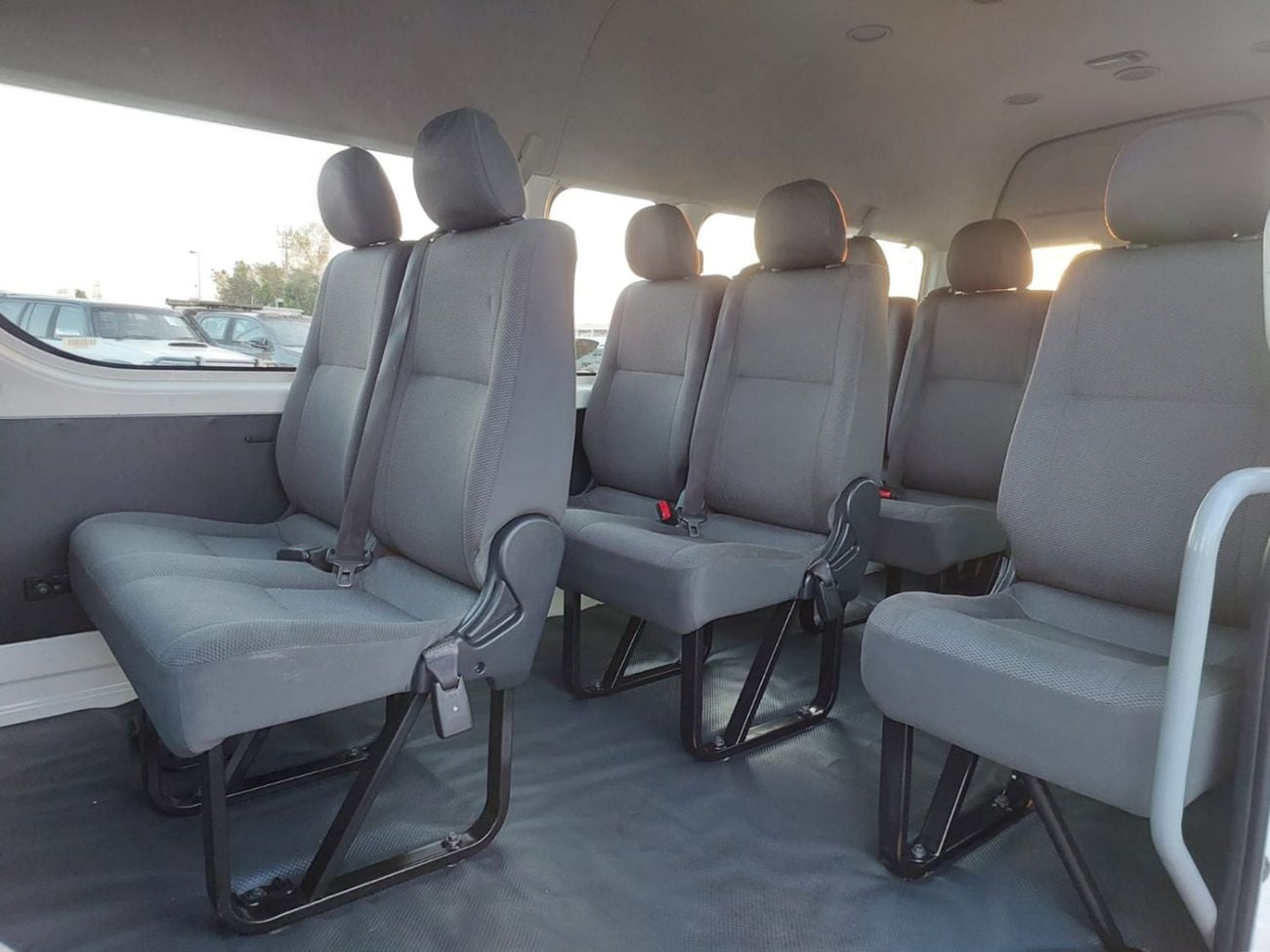 تويوتا هاياس TOYOTA HIACE COMMUTER VAN RHD 2017 MODEL 3.0 L DIESEL AUTOMATIC(PM33049)