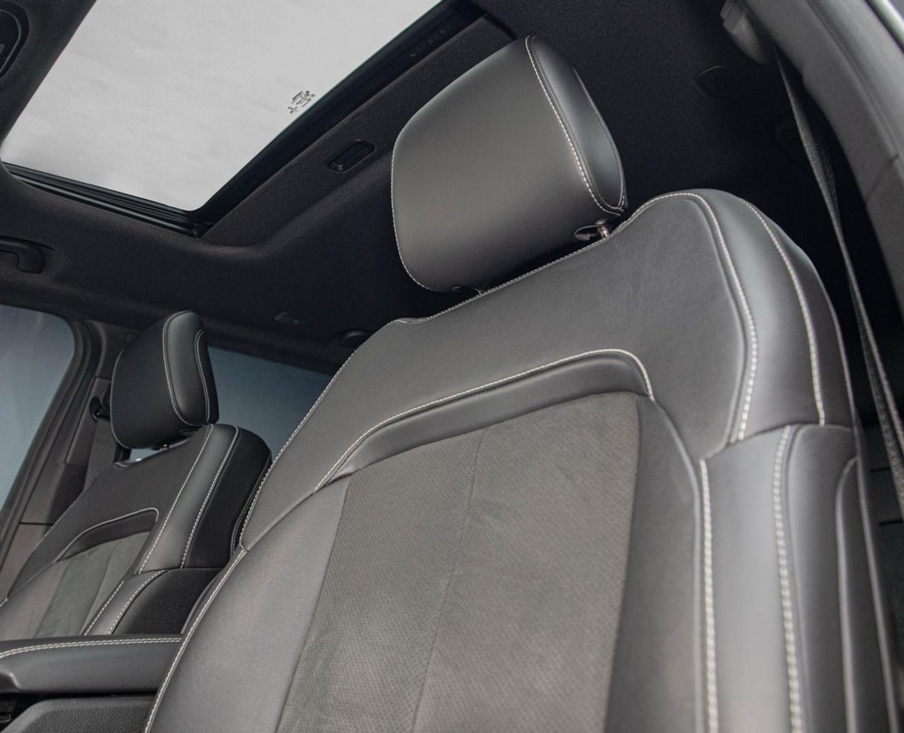 Jeep Grand Cherokee L Altitude 3.6L Apple CarPlay• 7 Seats • Warranty + Service Contract Available • GCC