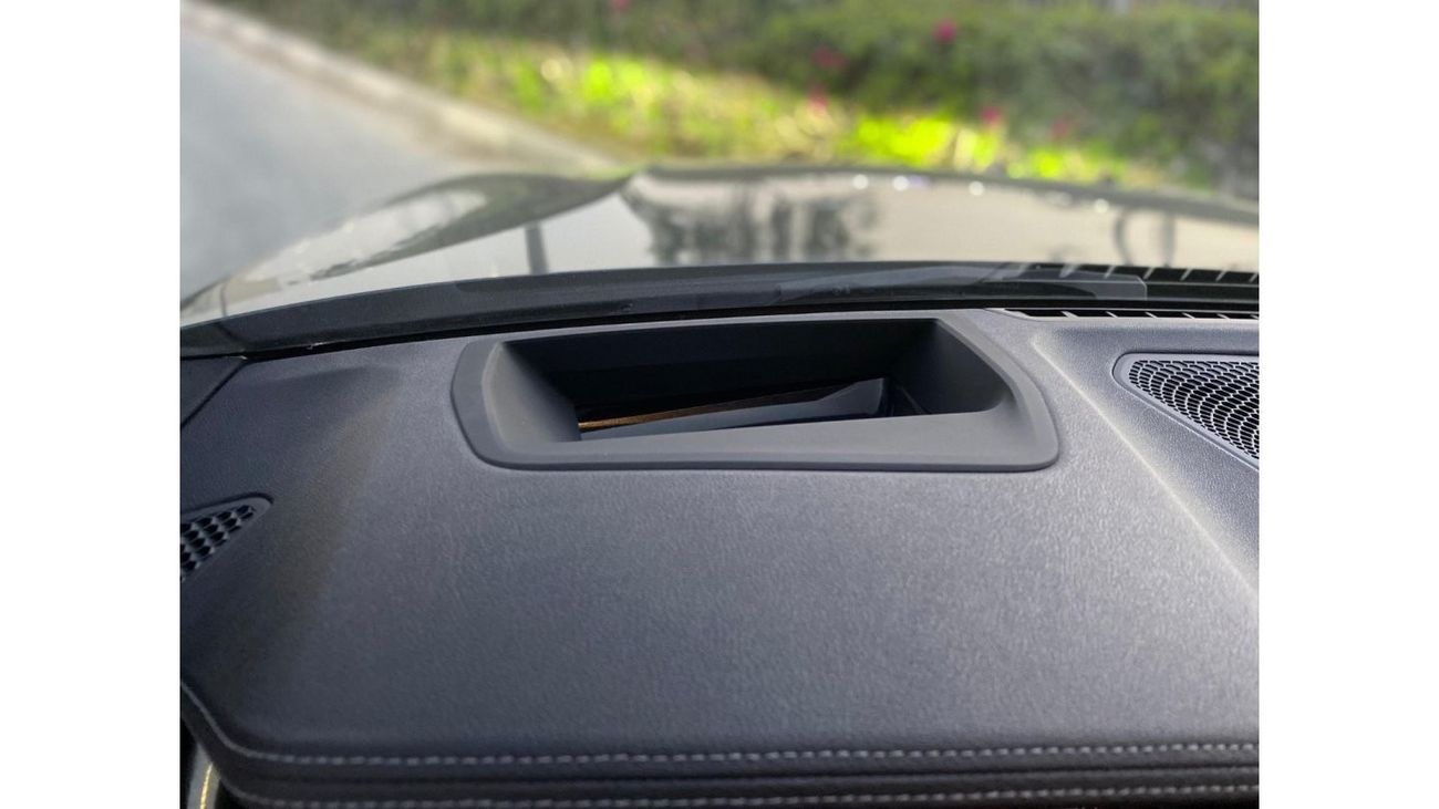 BMW 330i Exclusive GCC SPECS - TURBO CHARGE FULL SERVICE HISTORY - WELL MAINTAINED CAR