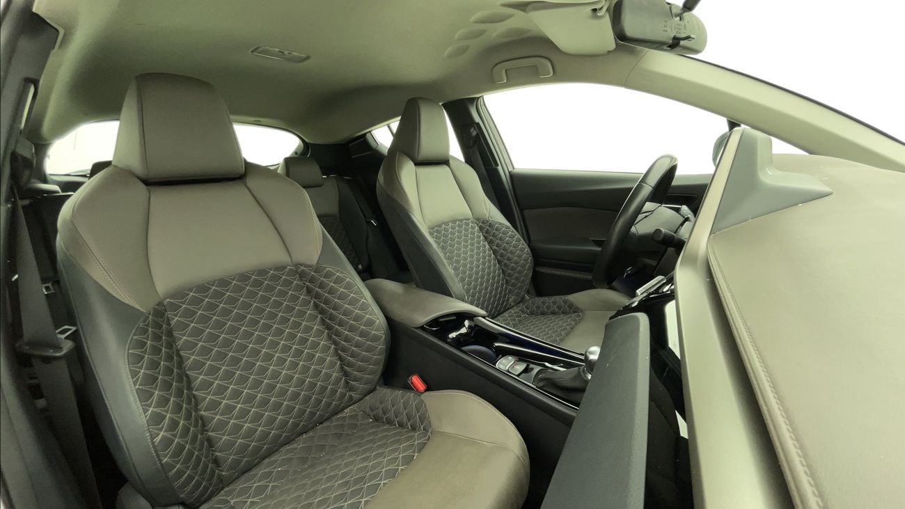 تويوتا CHR VX 1.8 | بدون دفعة مقدمة | اختبار القيادة في المنزل