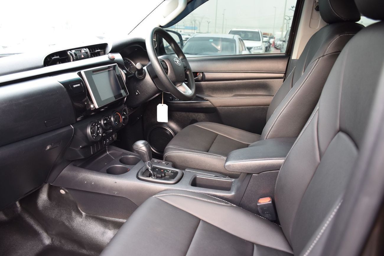 تويوتا هيلوكس 4X4 DIESEL 2.8L Right Hand (Export Only)