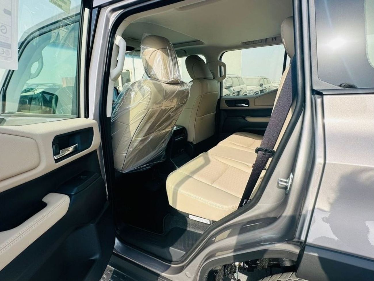 تويوتا برادو 2.4L GXL , LEATHER SEAT, PUSH START, ELECTRIC BACK DOOR, ALLOY WHEELS, MODEL 2024