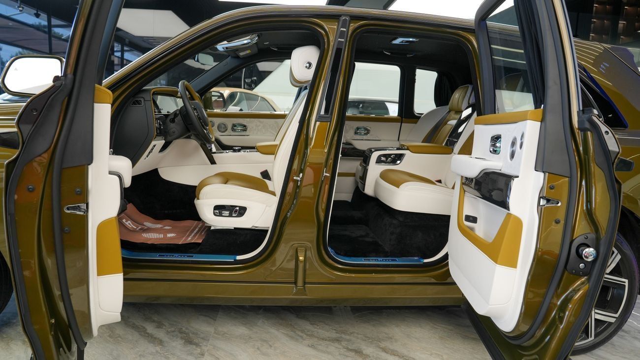 رولز رويس كولينان Rolls Royce Cullinan Black Badge - Bespoke Chartreuse - 2025