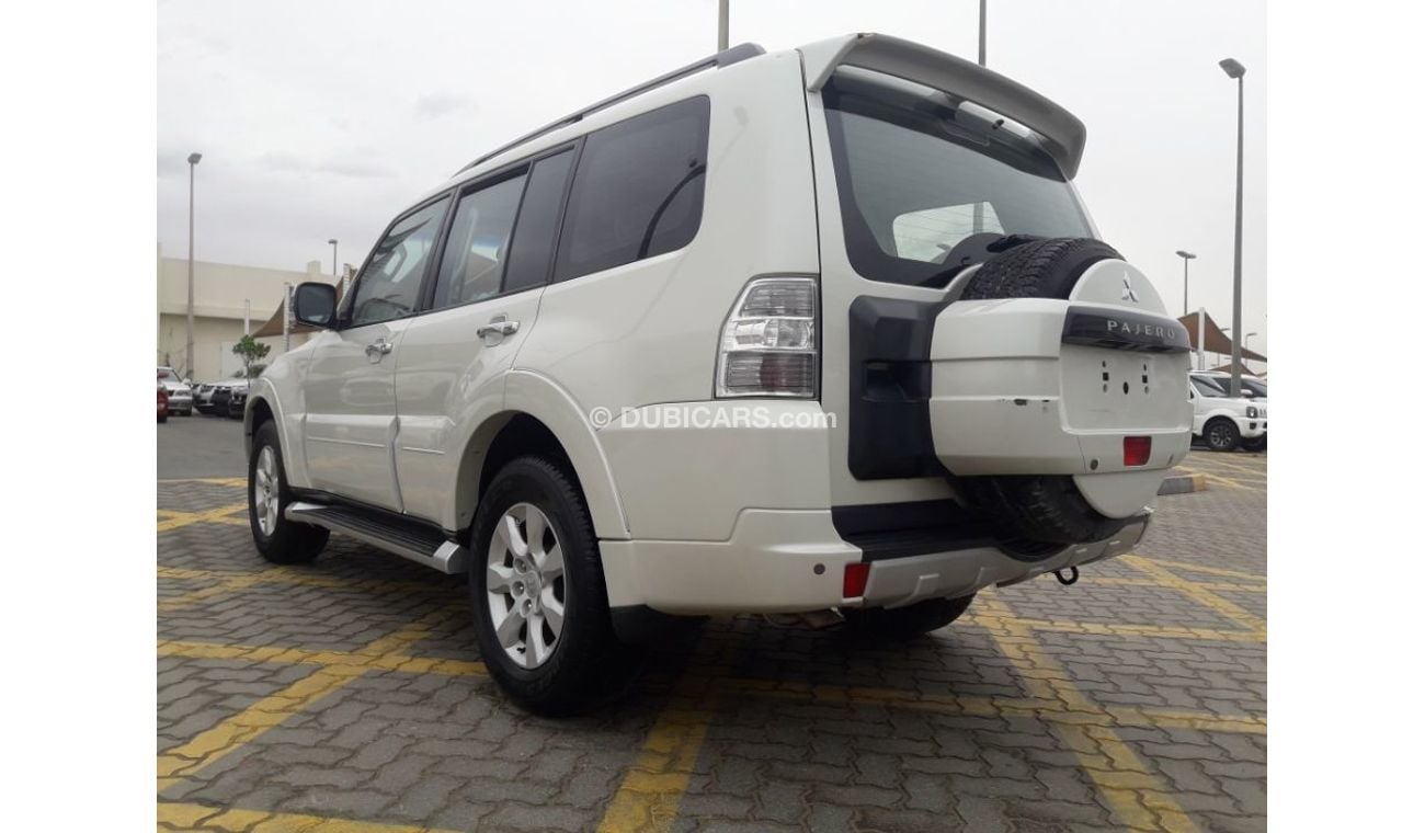 ميتسوبيشي باجيرو باجيور  ٢٠١٢ رقم١ خليجي  ممتازه جدان