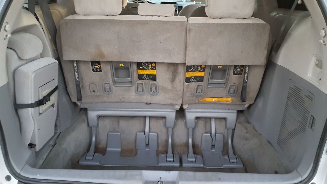 Toyota Sienna LE (NON GCC)