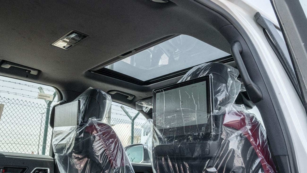 Toyota Land Cruiser 2026 Toyota Land Cruiser VXR 3.5L AT Petrol (White-Red)