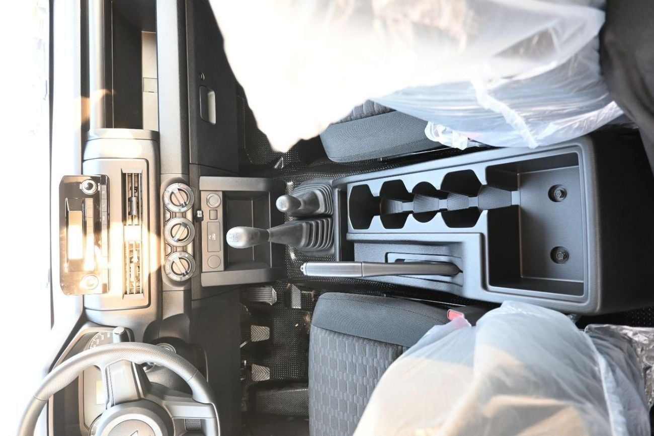 Mitsubishi L200 Mitsubishi L200 2.4L Petrol DC 4*4 GL MT