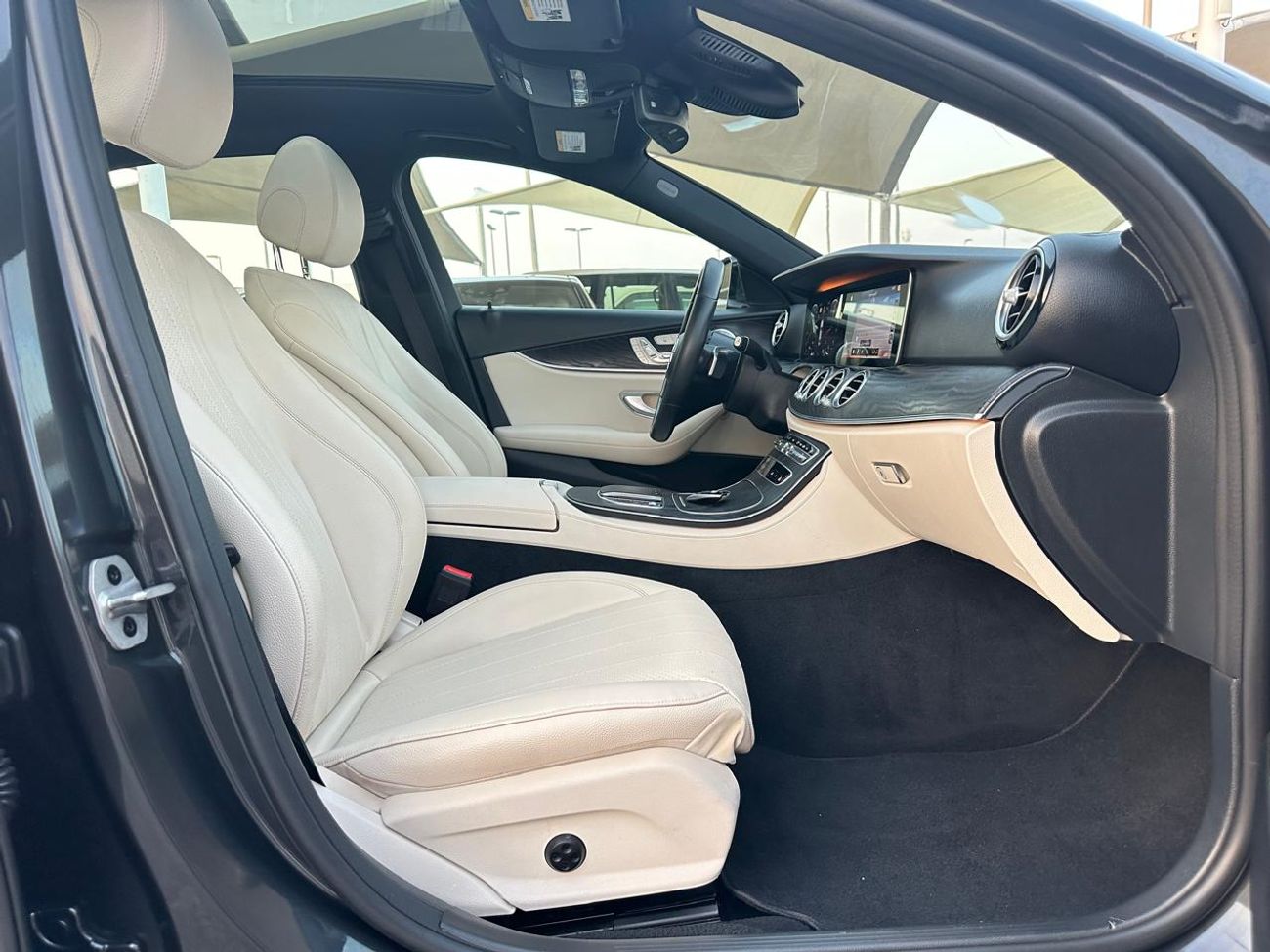 مرسيدس بنز E 350 Mercedes E350 KIT AMG_amercan_2021_Excellent Condition _Full option