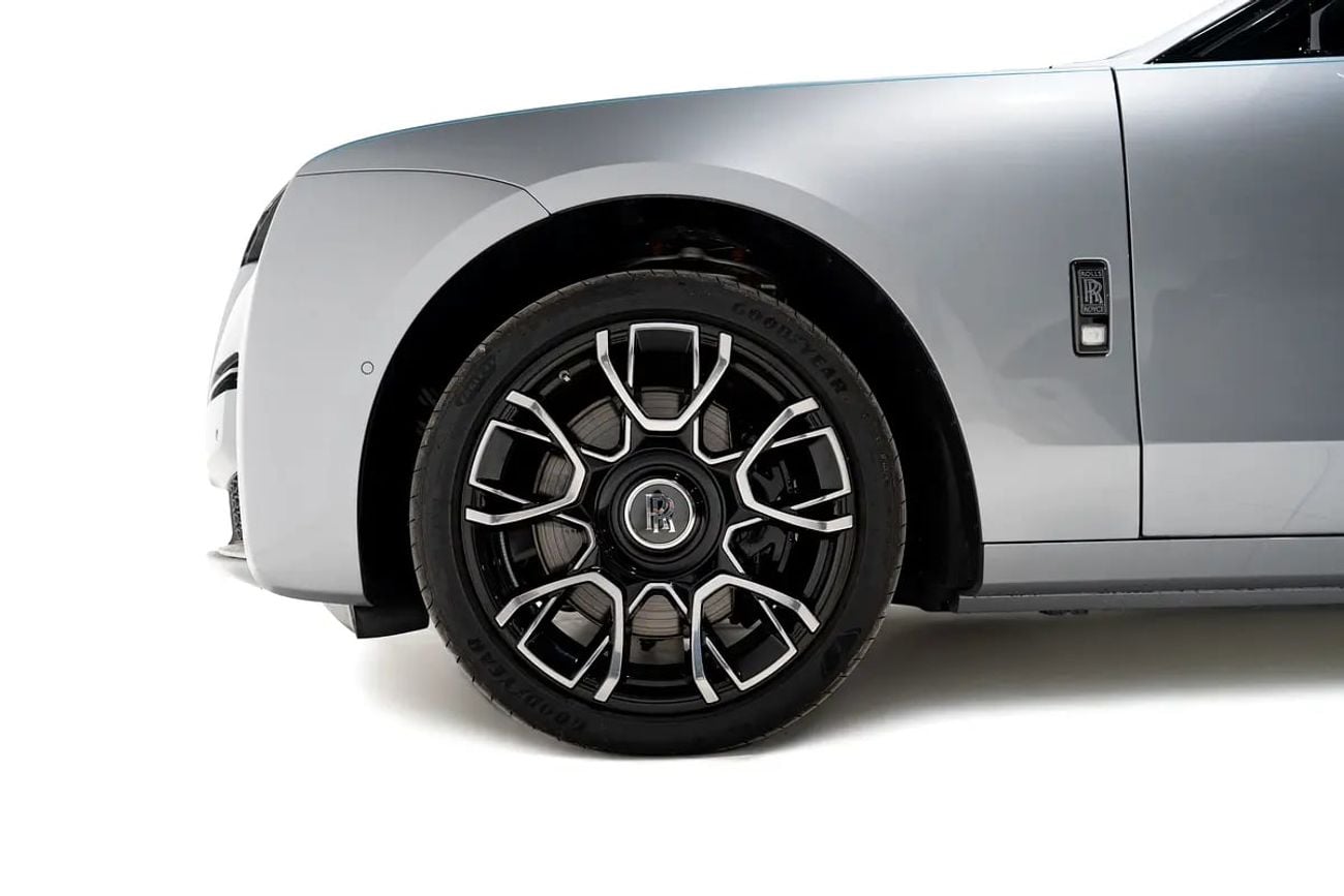 رولز رويس جوست Black Badge 6.6L BLACK BADGE | DELIVERY MILEAGE | STARLIGHT | REAR TVS | CARBON RIMS
