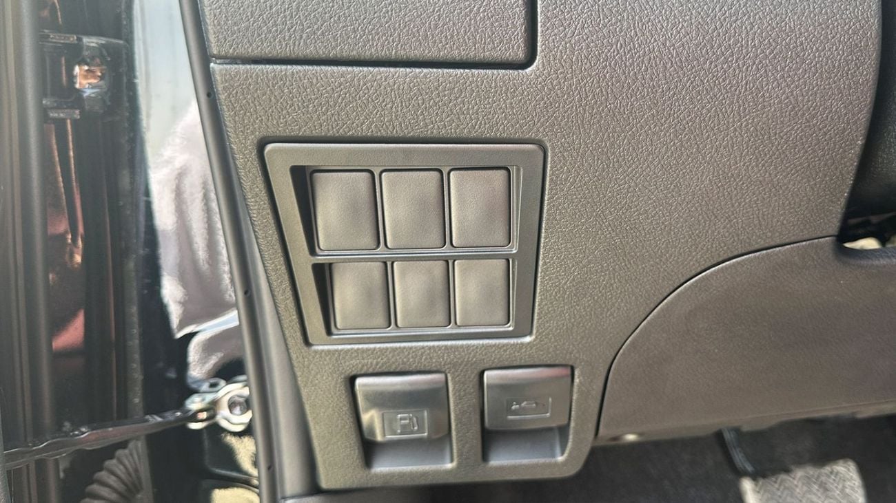 تويوتا هيلوكس (LHD) TOYOTA HILUX DC 2.7P MT 4X4 P.WINDOW MY2024 – GREY