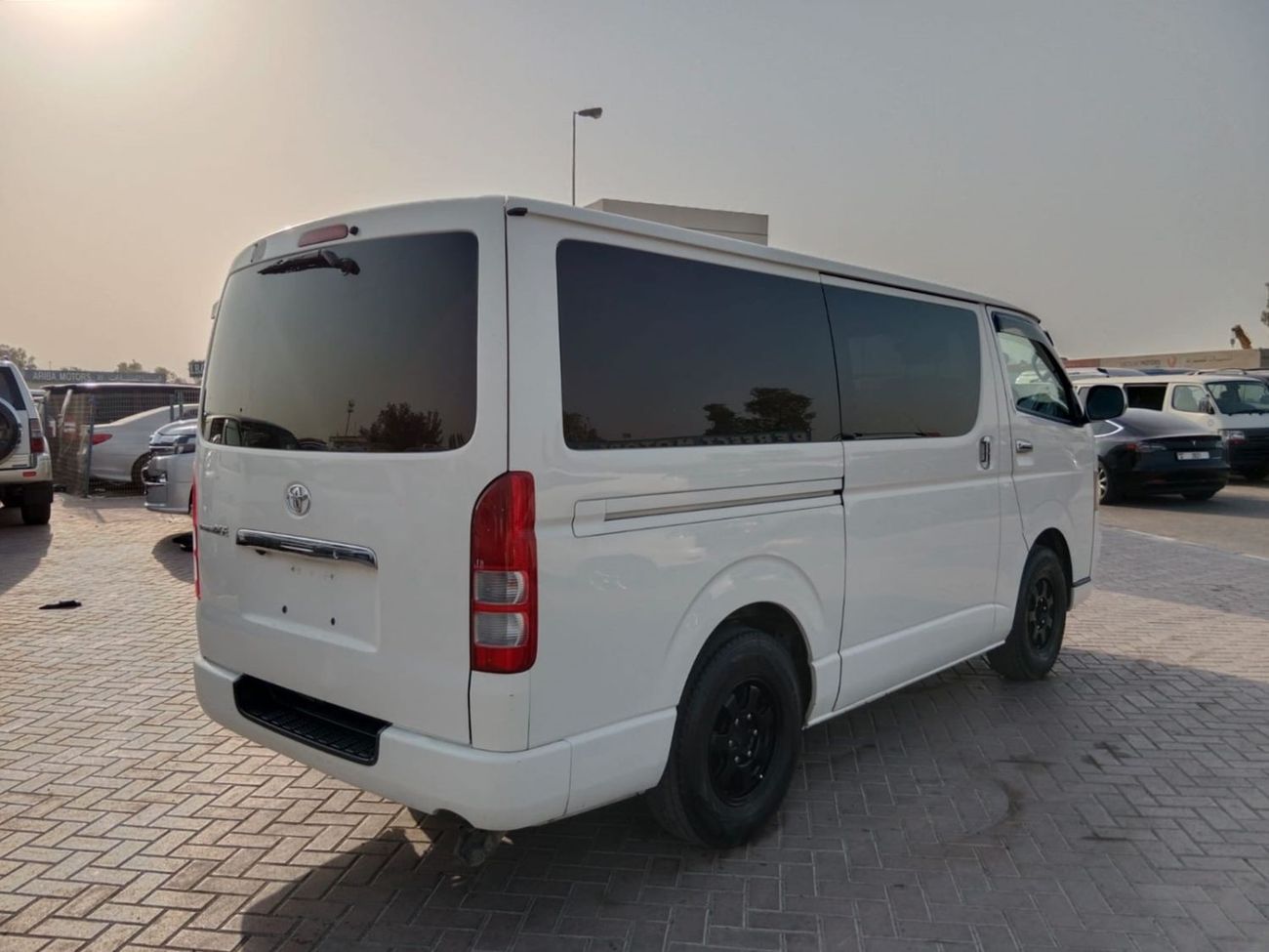 تويوتا هاياس TOYOTA HIACE VAN RIGHT HAND DRIVE (PM1613)
