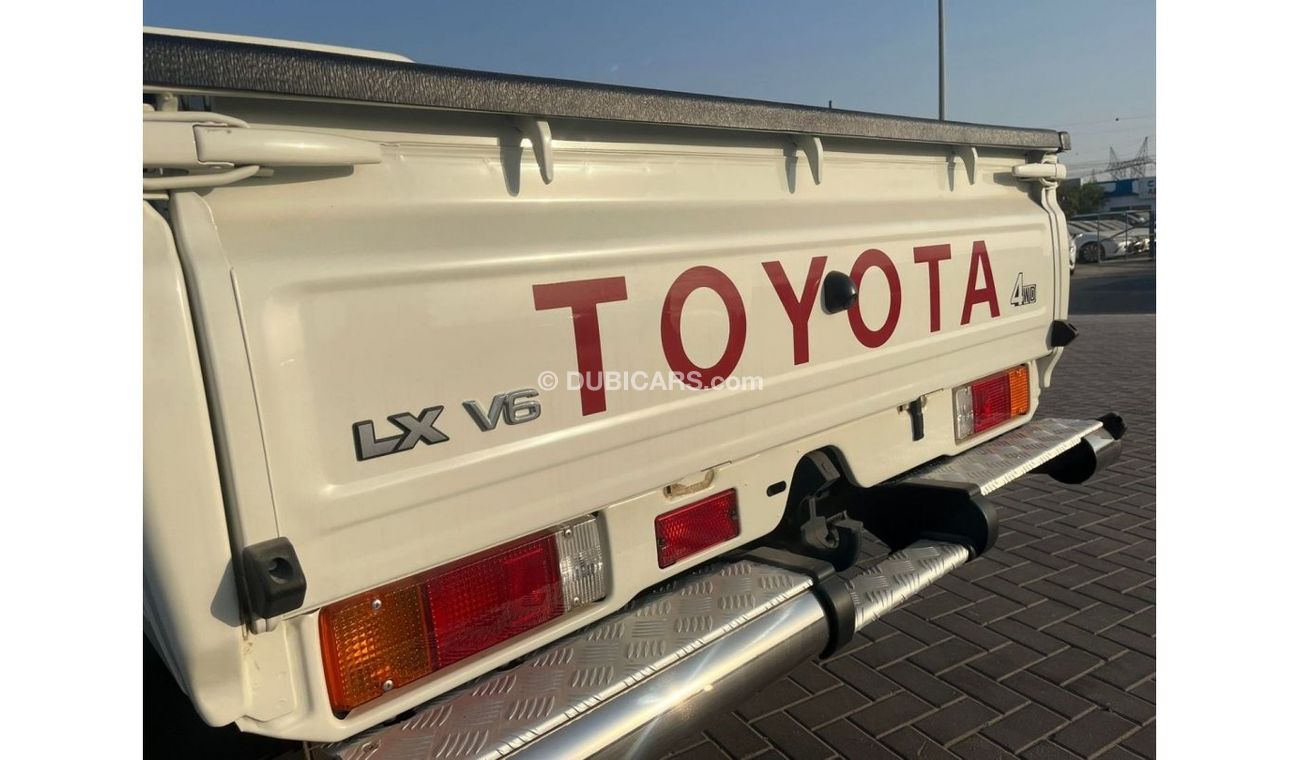 Toyota Land Cruiser Pick Up TOYOTA_LC_PICK_UP_79TH_SINGLE_4.0L_2023_FULL_OPTIONS_WHITE_BEIGE