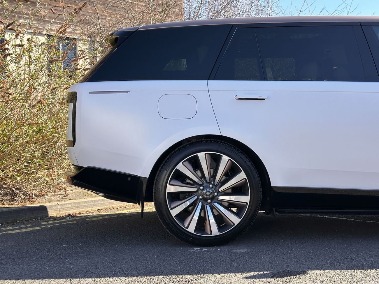 لاند روفر رينج روفر SV 4.4L P615 V8 Right Hand Drive