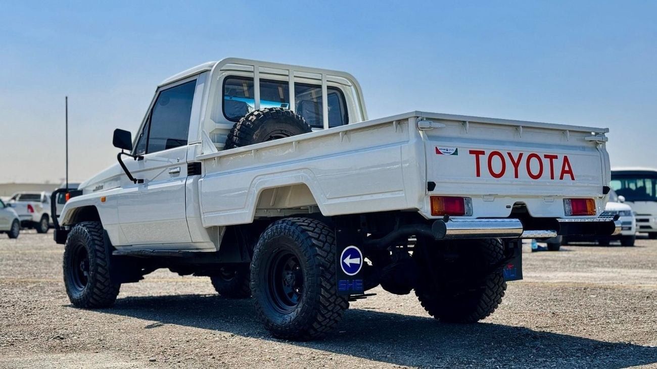 تويوتا لاند كروزر بيك آب SINGLE CABIN | BULL BAR WITH LED LIGHTS | RHD | 1992 | 4.2L DIESEL ENGINE | MANUAL TRANSMISSION | 4W