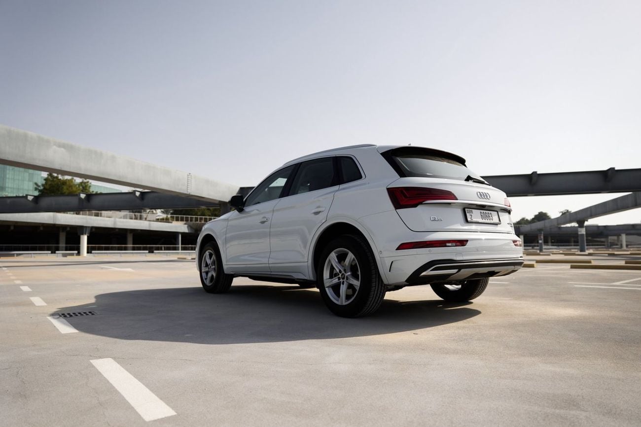 Audi Q5 45 TFSI Quattro Design 2.0L Audi Q5 2022 GCC specs