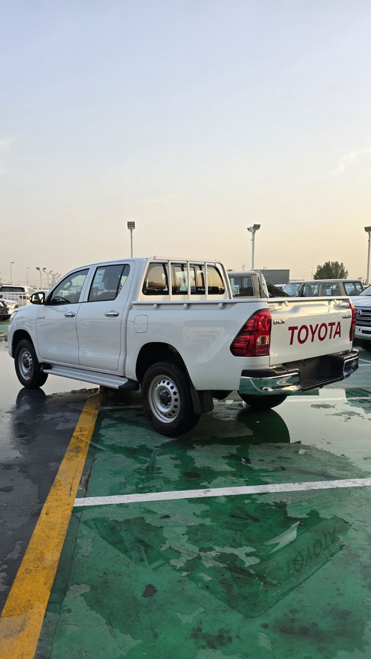 تويوتا هيلوكس GLX 2.7L Double Cab Utility 4WD M/T