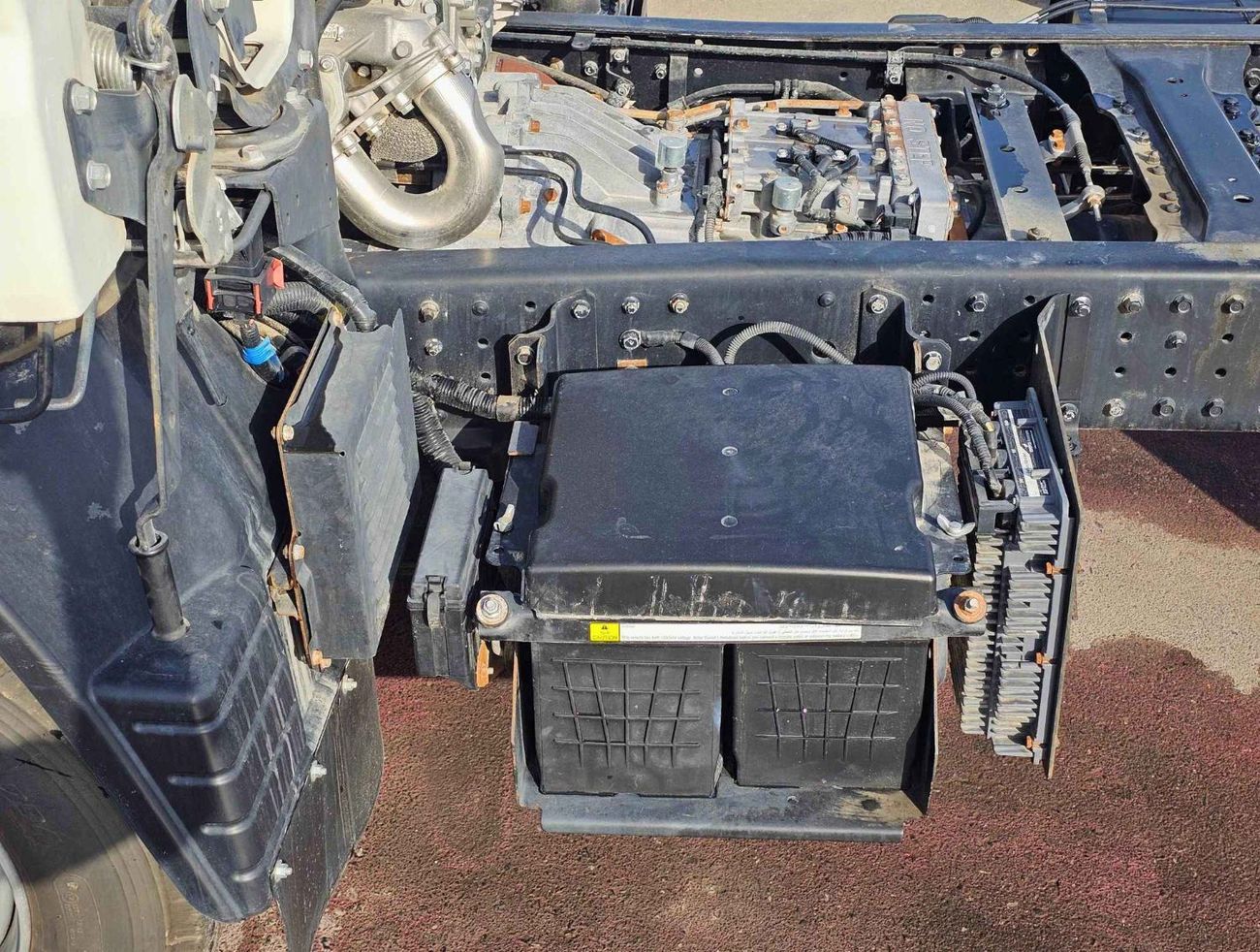 ميتسوبيشي فوسو كانتير CHASSIS EURO 5 / 3.8L V6 DIESEL A/T / 3 STR / CODE # CHASSIS