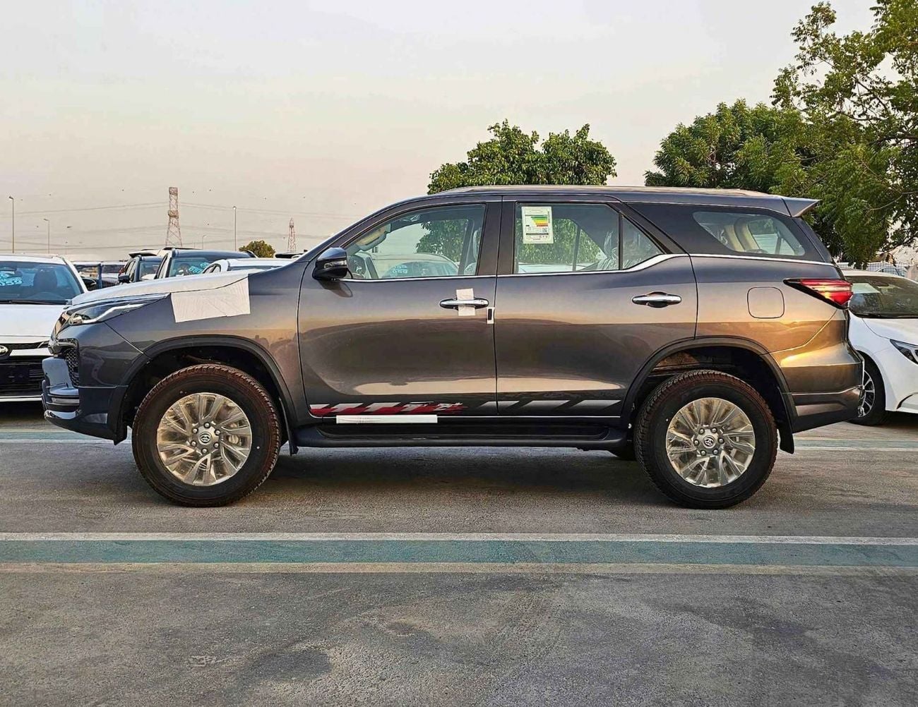 Toyota Fortuner SR5 ADVENTURE / 4.0L V6 PETROL / CLIMATE WITH LEATHER SEATS / DIFFLOCK / AUTO A/C (CODE # F6HA)