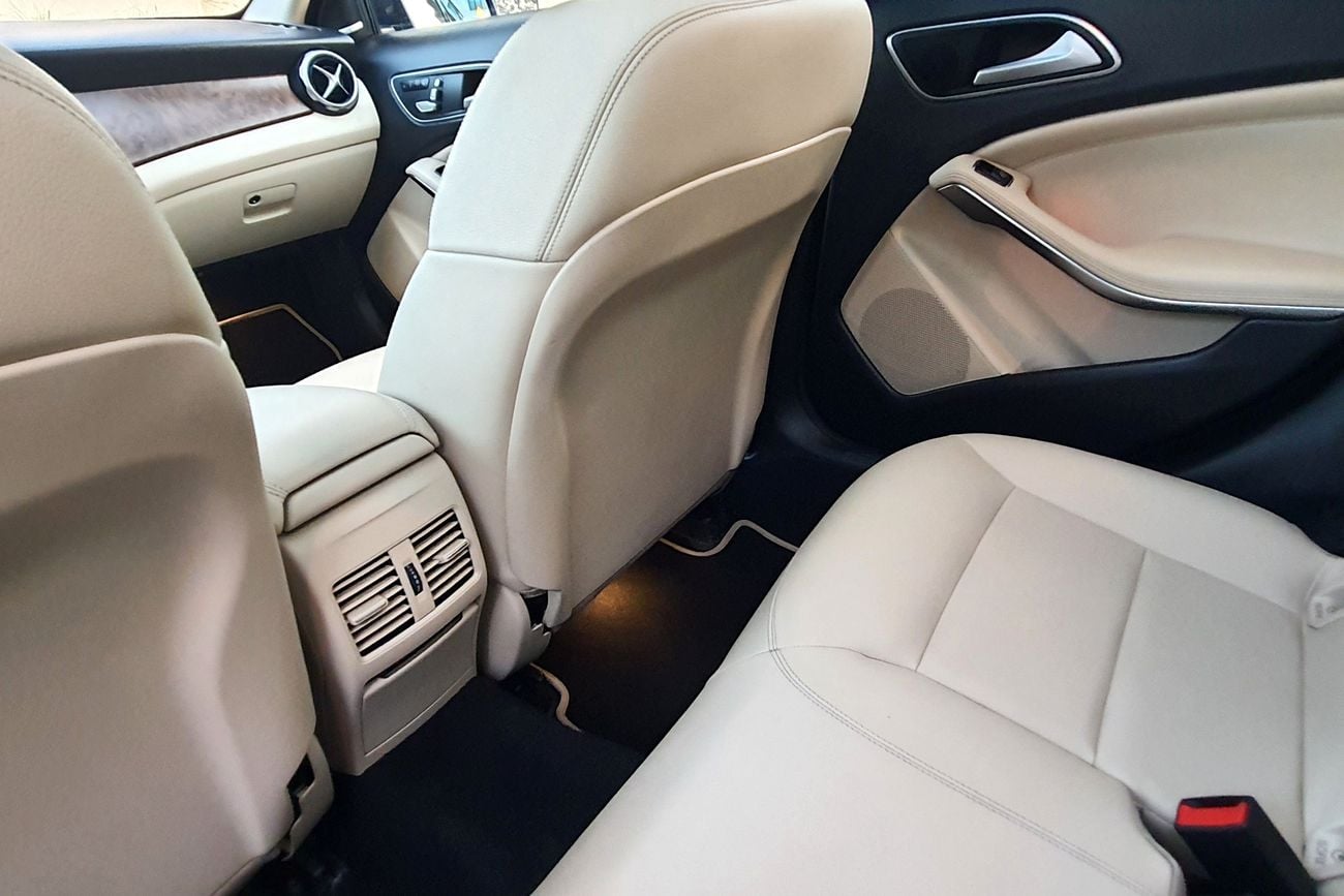 مرسيدس بنز GLA 250 STD