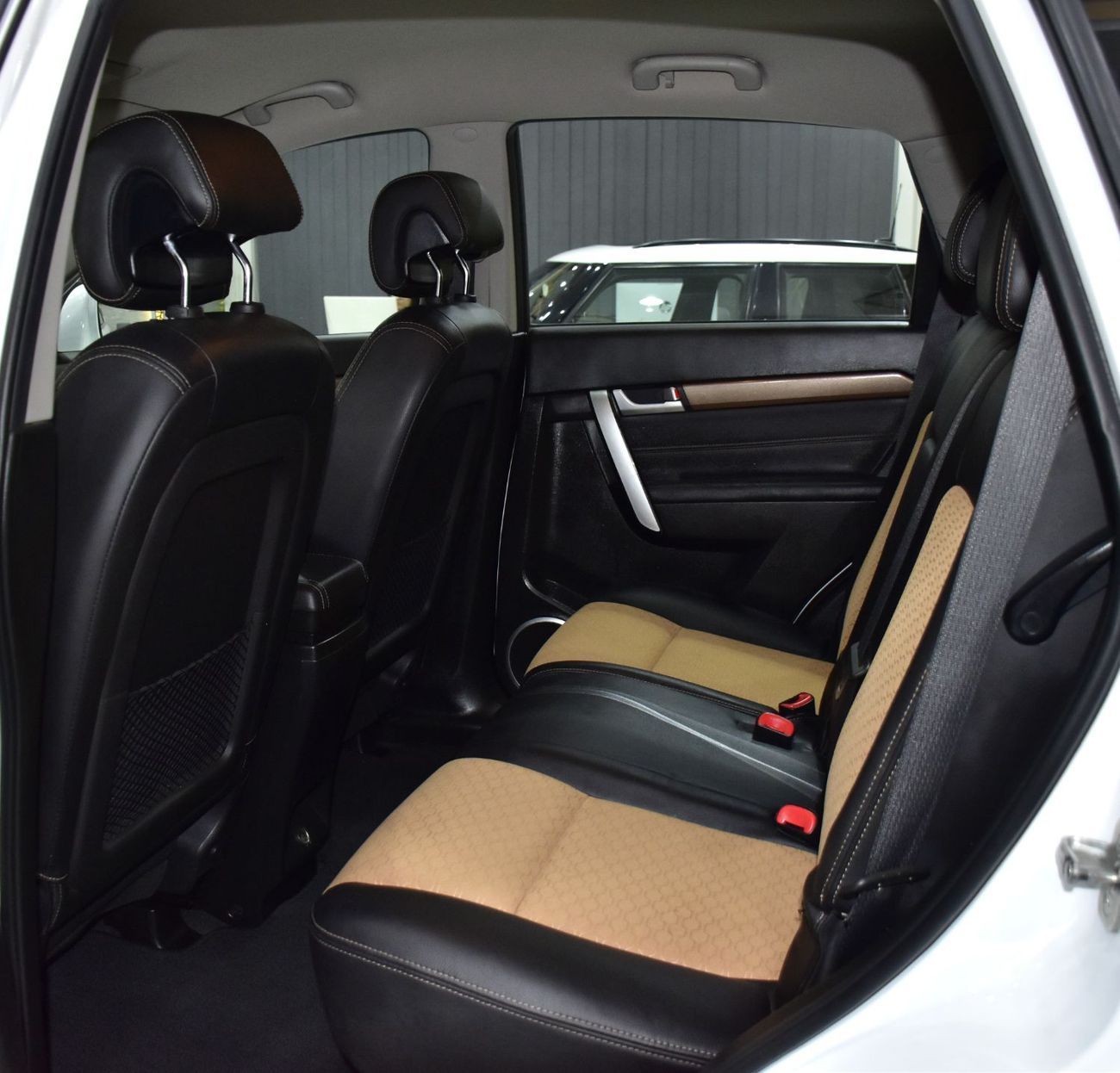 Chevrolet Captiva EXCELLENT DEAL for our Chevrolet Captiva LT ( 2017 Model ) in White Color GCC Specs