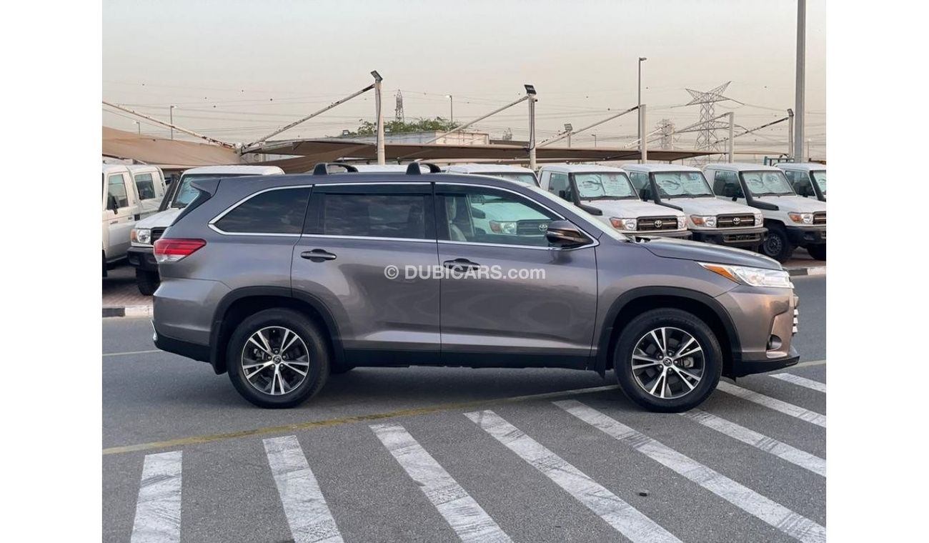 Toyota Highlander 2019 Toyota Highlander LE AWD 4X4 V6 3.5L MidOption+