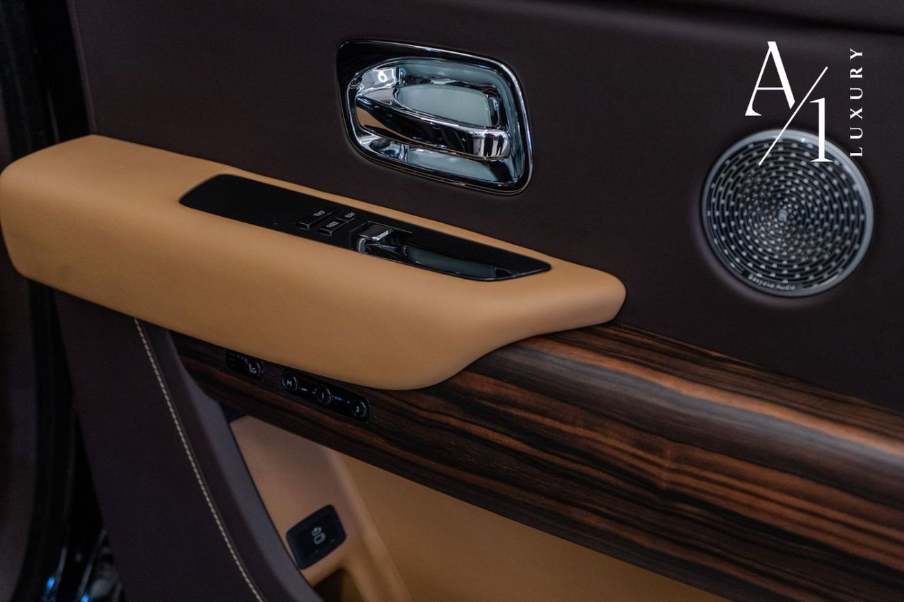 Rolls-Royce Cullinan 2019 Rolls Royce Cullinan, Warranty, Service History, Black Badge Kit, Full Options, GCC