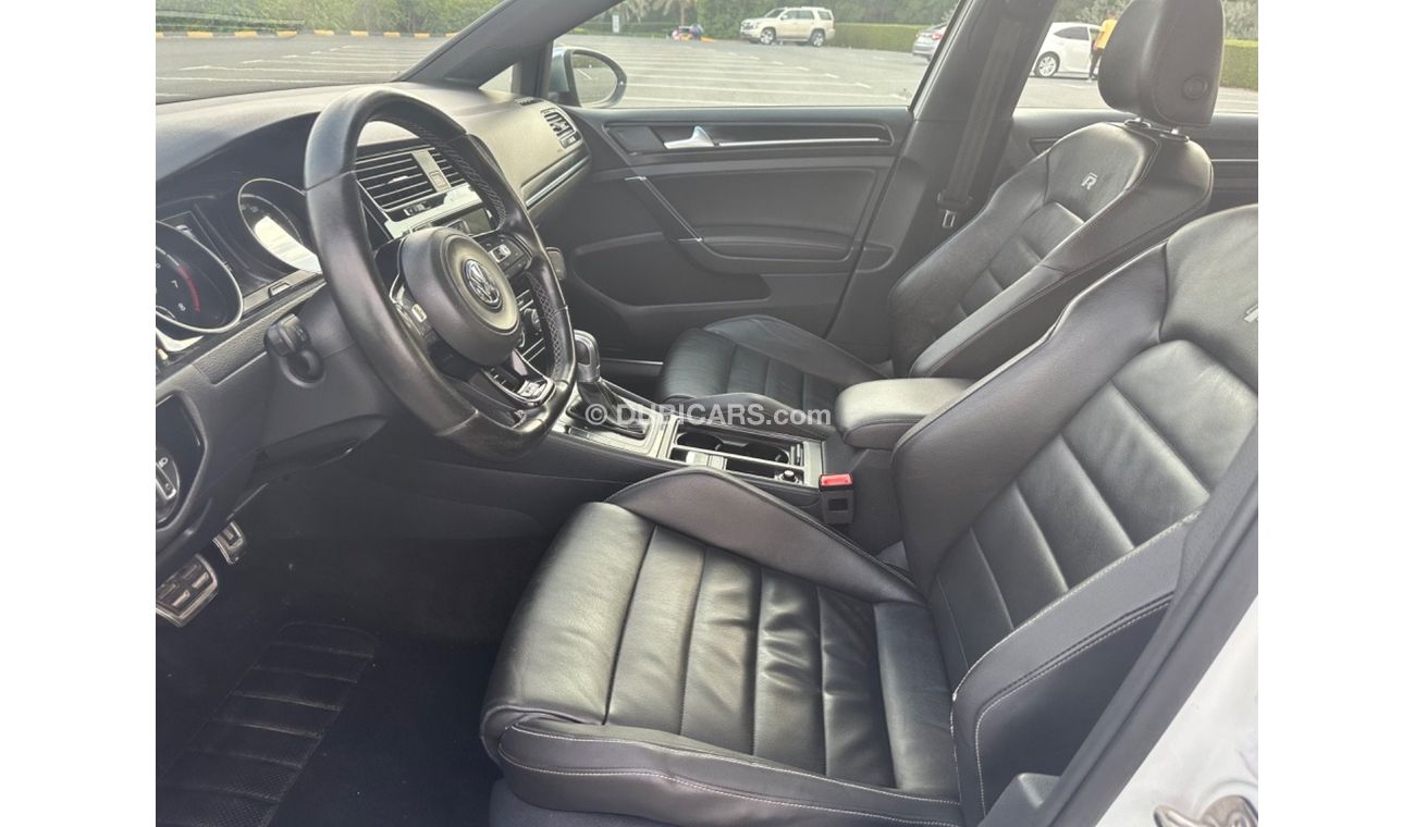 فولكس واجن جولف موديل 2016 خليجي حاله ممتازه جدا من الداخل والخارج فل مواصفات كراسي جلد ومثبت سرعه وتحكم كهربي وبانو