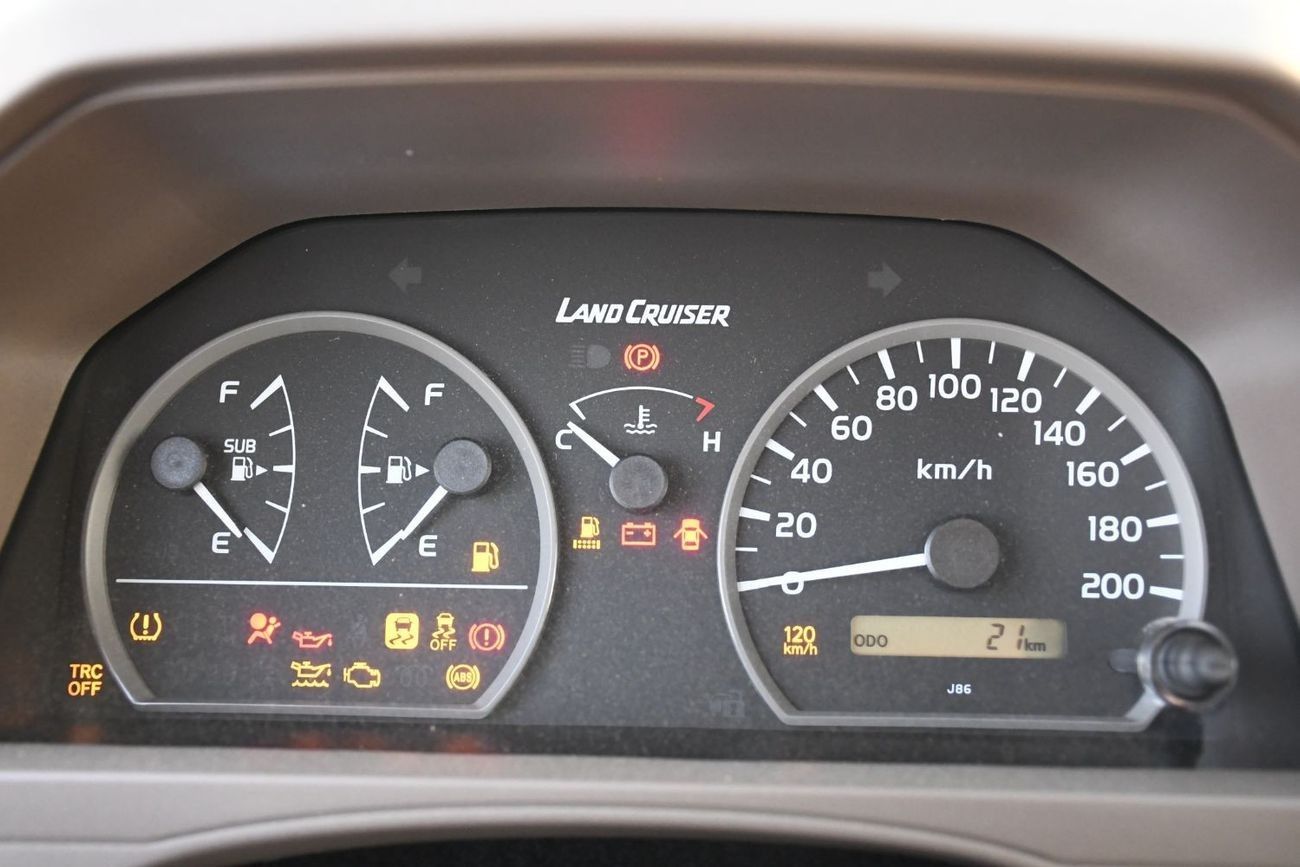 Toyota Land Cruiser Pick Up 4.5L V8 Diesel with difflock  (Ready Stock )