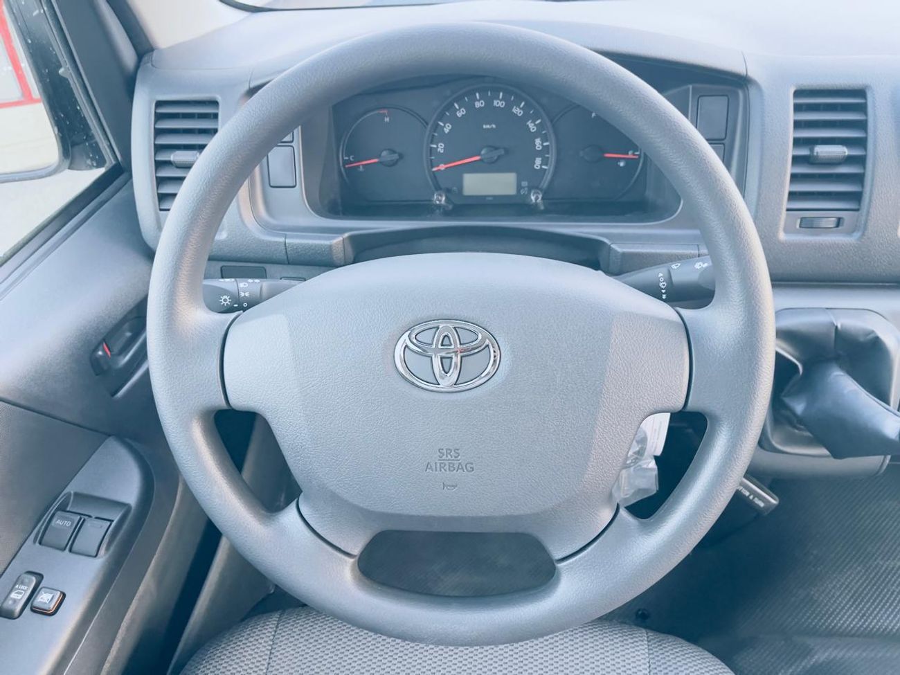 تويوتا هاياس toyota hiace hirgroof cargo glass van