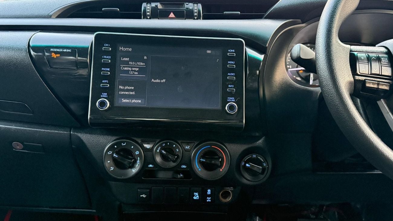 تويوتا هيلوكس SR Right hand drive