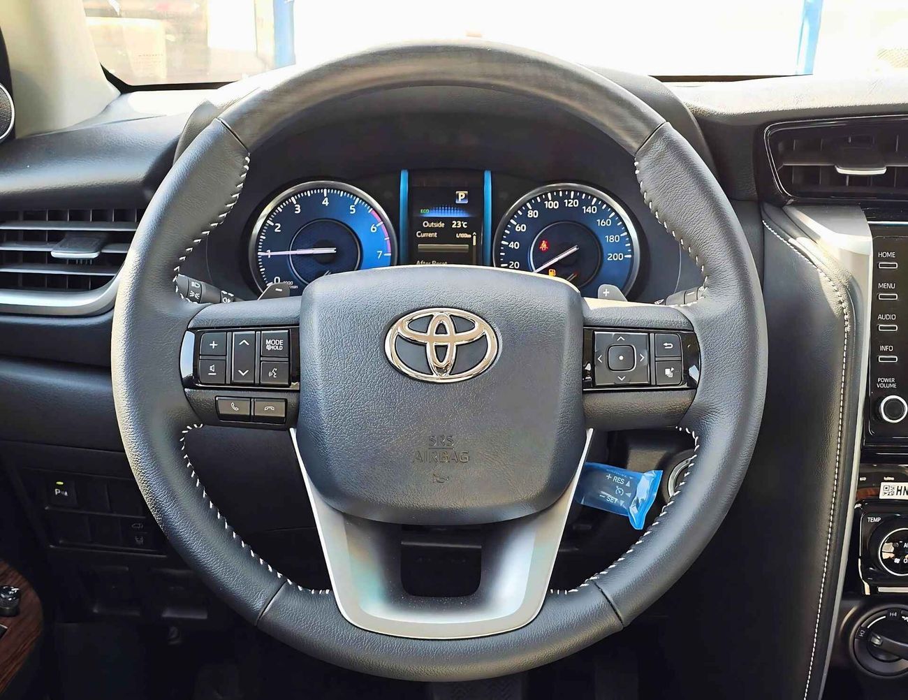Toyota Fortuner SR5 /  4.0L V6 PETROL / WOOD TRIM / LEATHER SEATS / FULL OPTION (CODE # 69044)