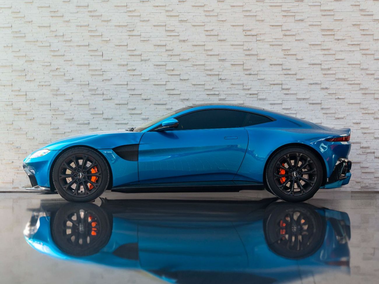 Aston Martin Vantage S