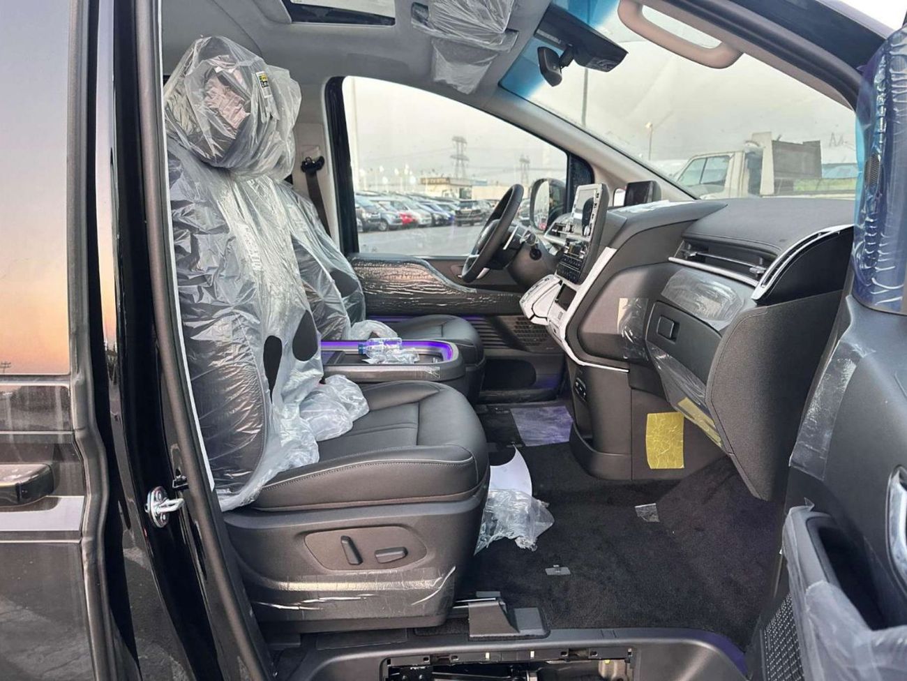 Hyundai Staria HYUNDAI STARIA 2.2L 4WD DIESEL MINIVAN 2025