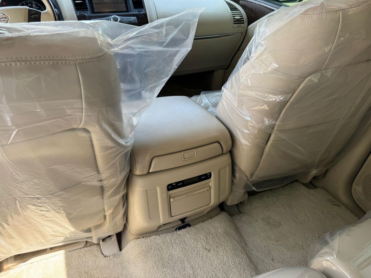 نيسان باترول Nissan patrol 2010 V8 big engine Gcc Full options