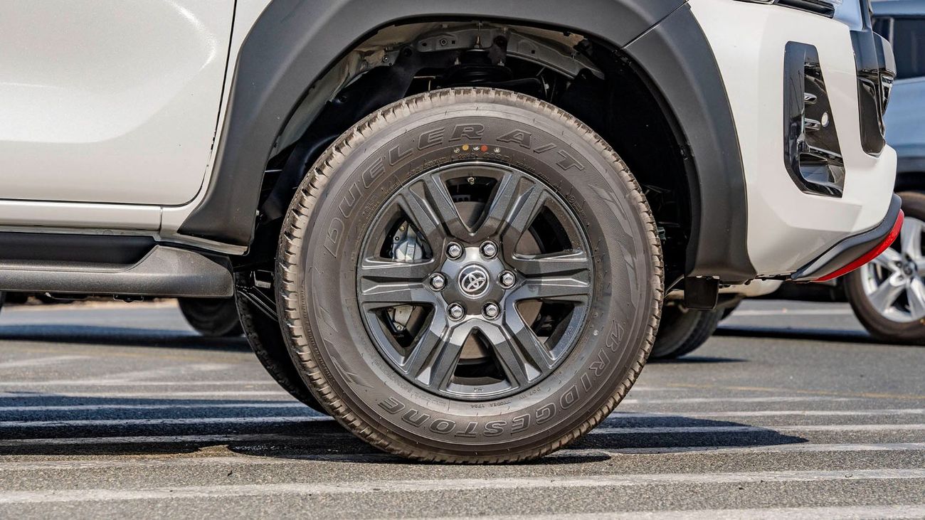 Toyota Hilux 2025 Toyota Hilux TRD SR5 4.0L petrol AT - GCC (Export price)