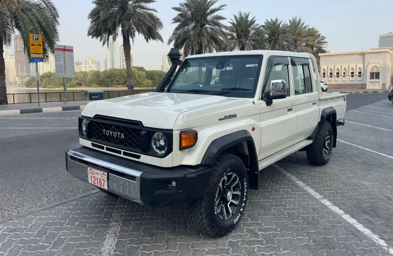 Toyota Land Cruiser Pick Up diesel 4.5 liter ,right hand drive 4 doors manual transmission 2023 model