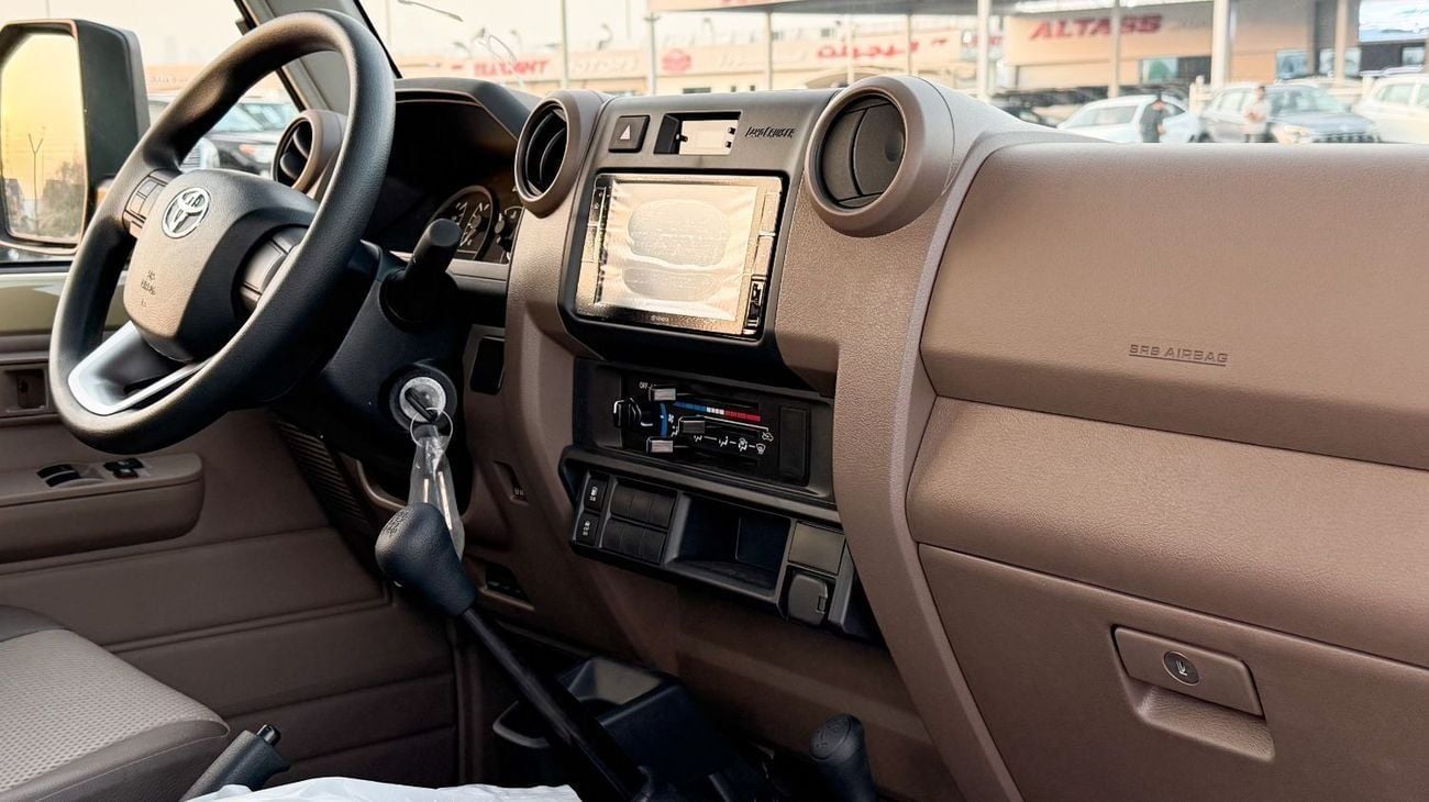 تويوتا لاند كروزر بيك آب Std 4.0L Single Cab Utility 4WD
