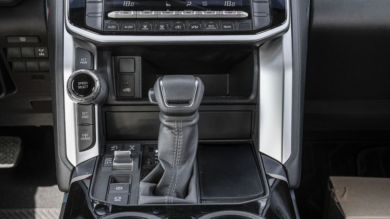 تويوتا لاند كروزر 2026 Toyota Land Cruiser GXR 4.0L AT Petrol (White-Black)