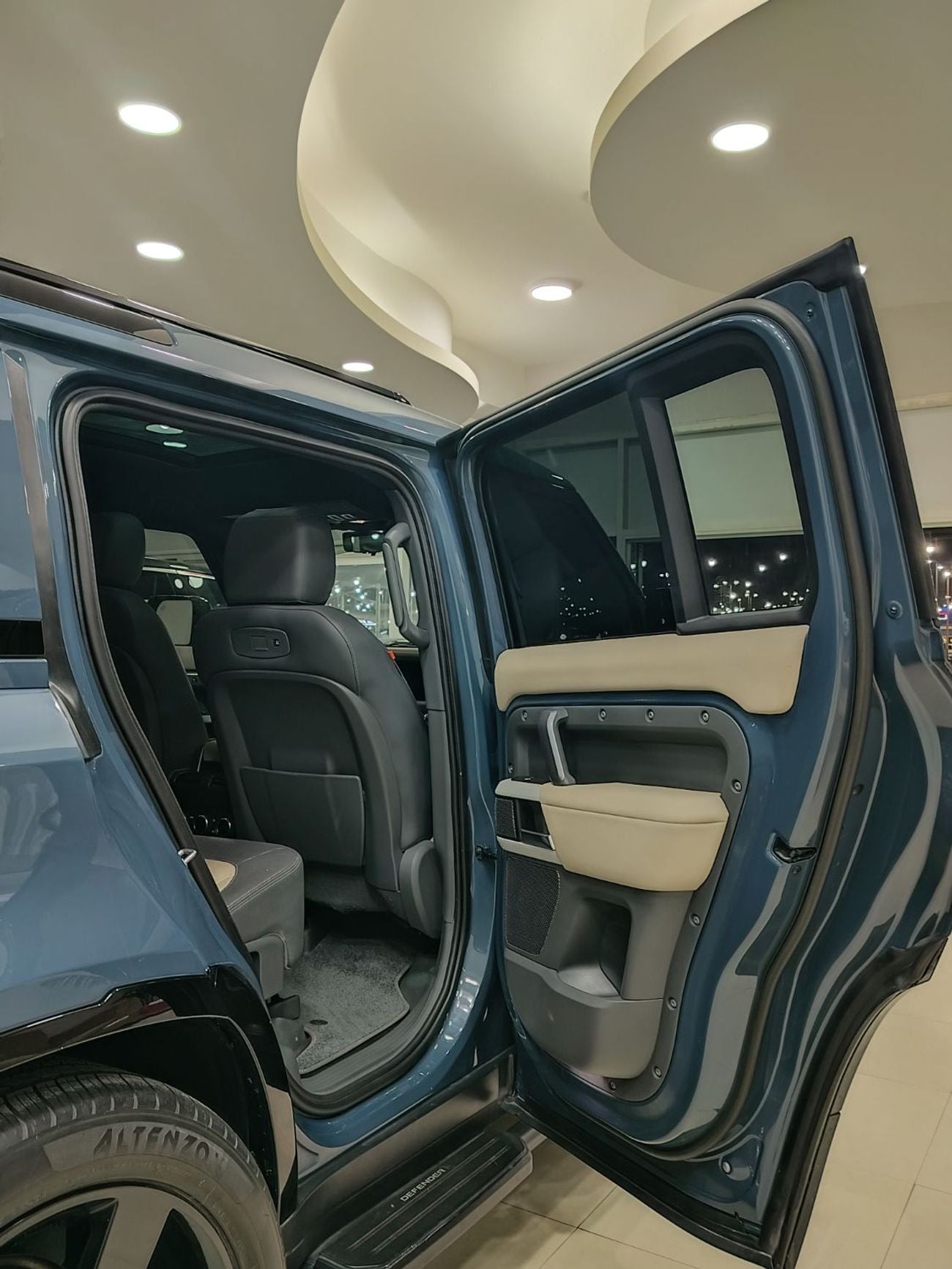لاند روفر ديفندر P400