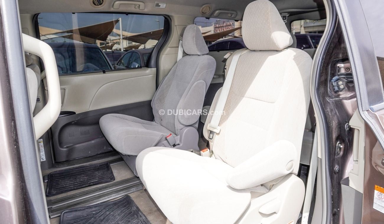 Toyota Sienna LE
