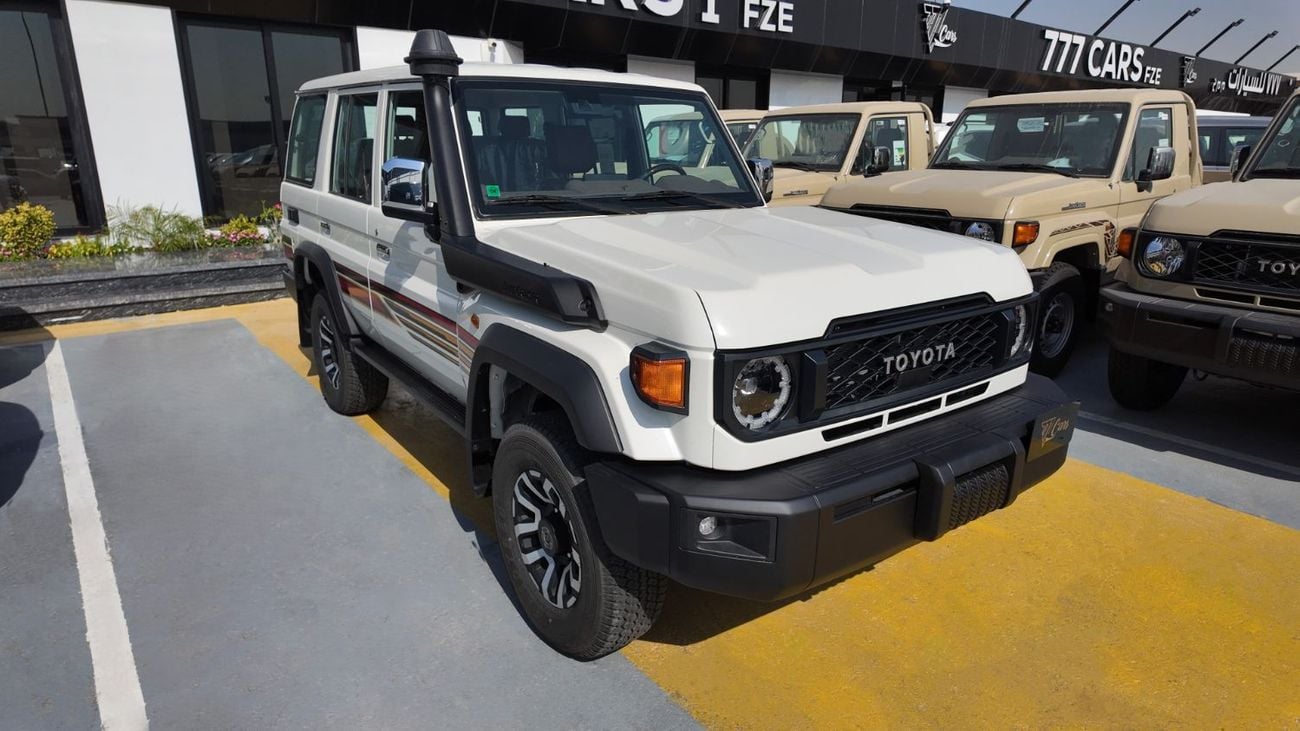 Toyota Land Cruiser TOYOTA LAND CRUISER HARD-TOP (70 SERIES) A/T 4.0L - 2025