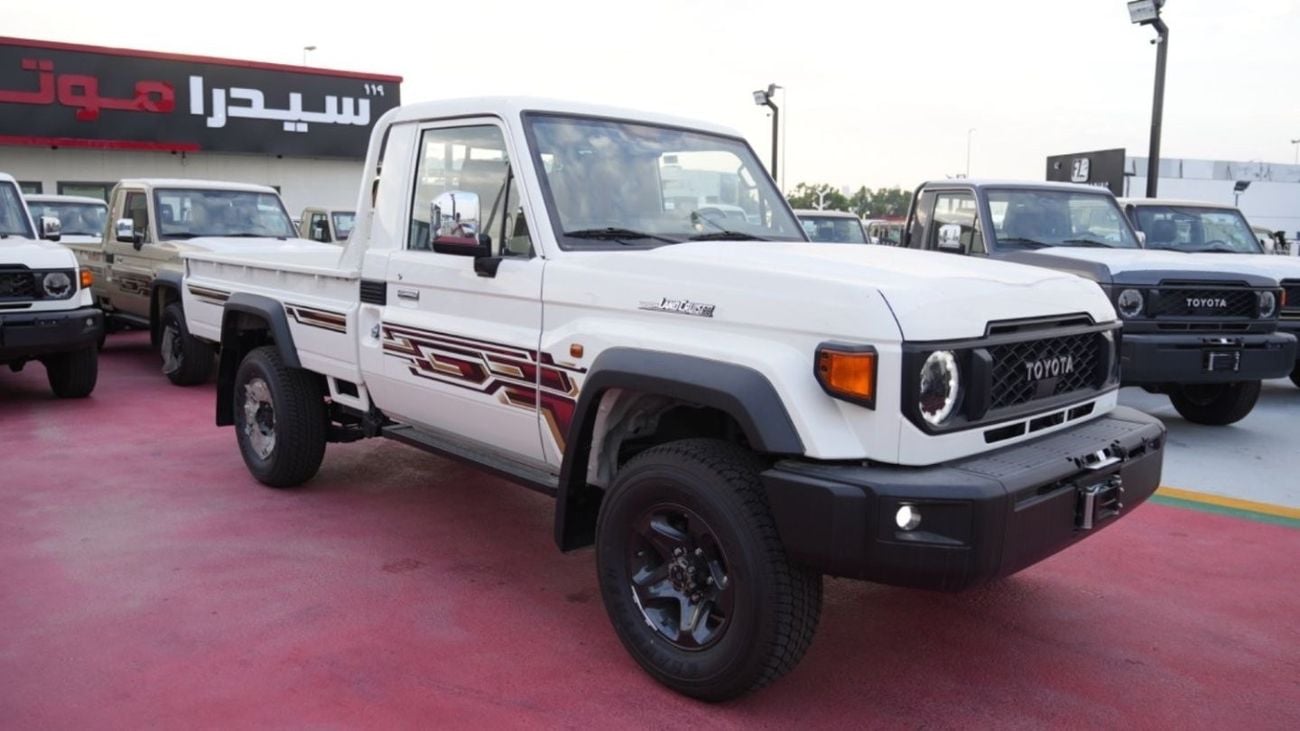 Toyota Land Cruiser Pick Up TOYOTA LC PICKUP SC 4.0L PETROL AUTOMATIC TRANSMISSION 2024 FULL OPTION WITH LED LIGHTS