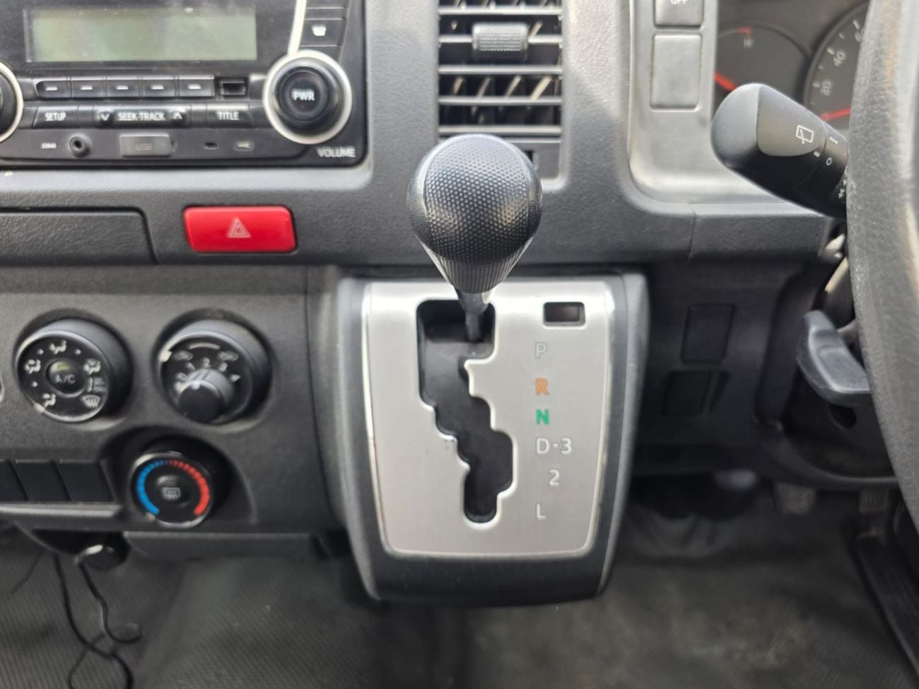 Toyota Hiace TOYOTA HIACE COMMUTER VAN RHD 2015 MODEL 3.0 L DIESEL AUTOMATIC(PM15122)