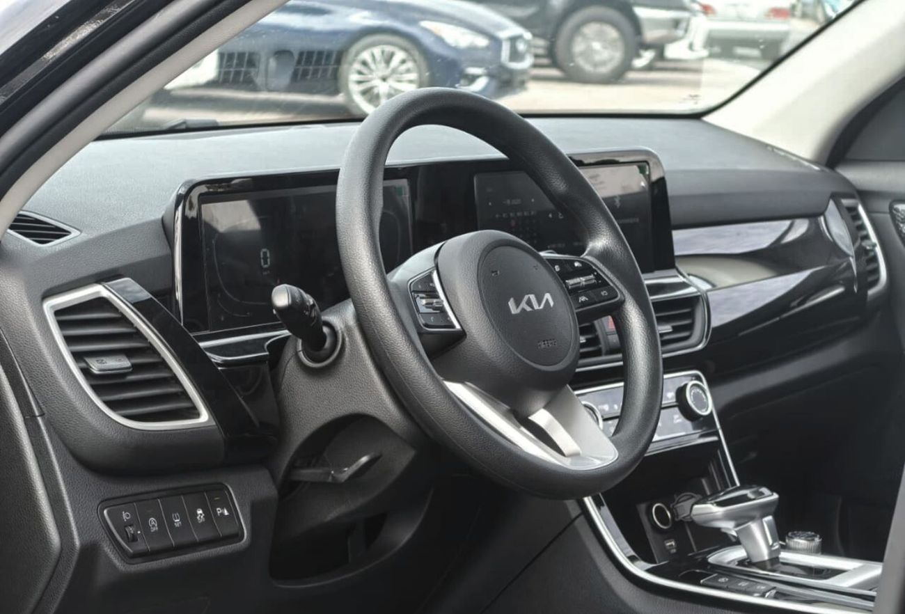 Kia Seltos KIA SELTOS,1.5L,LUXURY,PANORAMIC ROOF,LEATHER SEATS,4 CAMERA,17''AW,A.T,2025