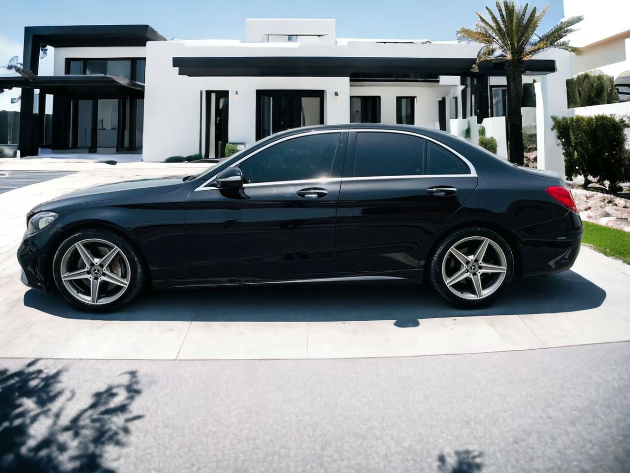 Mercedes-Benz C 300 Luxury FIX PRICE | AED 945 PM AVAILABE | Mercedes C300 AMG 2018 | NO LOW BALLERS | NO ACCIDENT HISTO