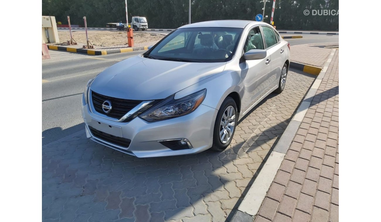 Nissan Altima Very Clean car